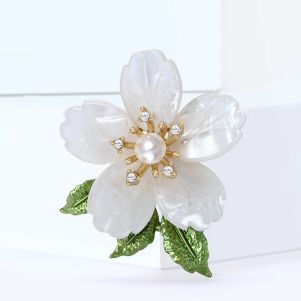 Brosa "Plumeria" din sidef