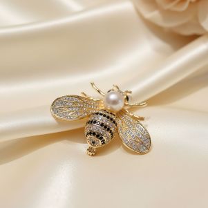 Brosa "Winbee" din cristale si perla