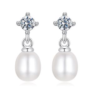 Cercei "Taylor" din argint, perle si Moissanite
