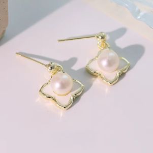 Cercei "Pearl Charm" placati cu aur