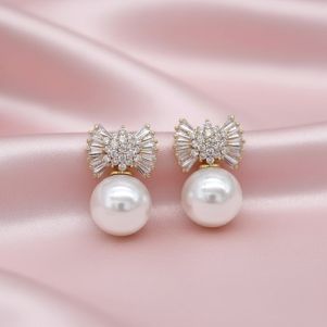 Cercei "Wild Pearl'' din perle si cristale