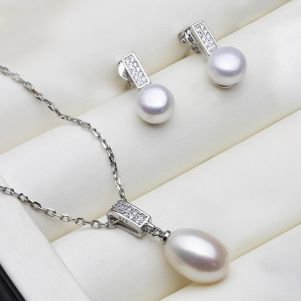Set "Resplandor blanco" din argint si perle naturale