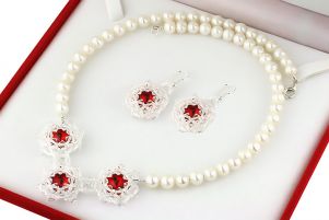 Set perle naturale albe si cristale Swarovski