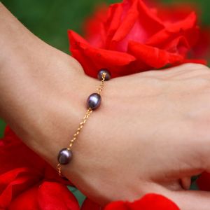 Bratara delicata din perle naturale ovale si elemente placate cu aur 18k