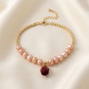 Bratara "Peonia" din perle 