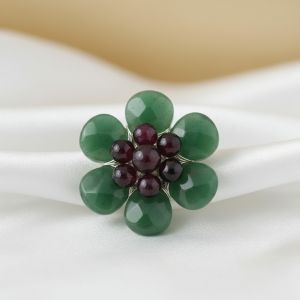 Brosa floare din jad verde si cuart visiniu