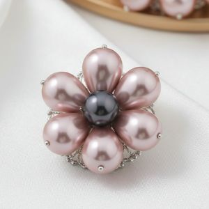 Brosa floare roz din perle de Mallorca