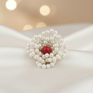 Brosa din perle naturale albe si perla de Mallorca rosie