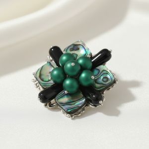 Brosa din sidef Paua, onix si perle de Mallorca verzi
