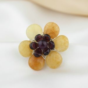 Brosa floare din topaz galben si cuart visiniu