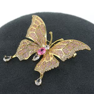 Brosa "Delicate Beauty" din cristale