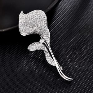 Brosa "Sparkle Calla" din cristale