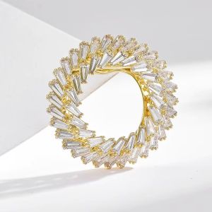 Brosa "Spectrum" placata cu aur si cristale