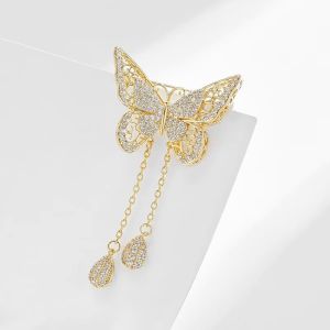 Brosa "Aurora Fly" din cristale