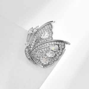 Brosa "Crystal Flight" din cristale