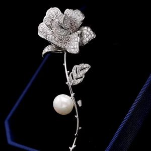 Brosa "Silver Bloom" din cristale