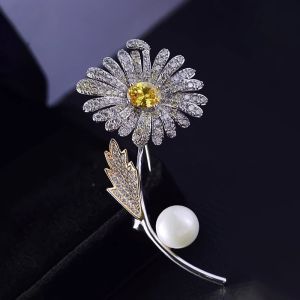 Brosa "Morning Bloom" din cristale