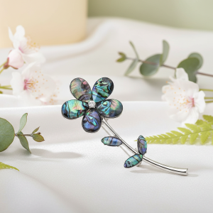 Brosa "Iridescent" din sidef