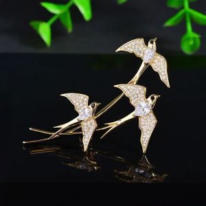 Brosa "Swallows" din cristale