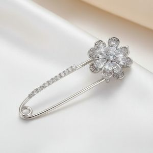 Brosa "Solstice" din cristale