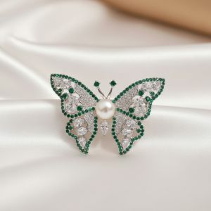 Brosa "Ethereal" din cristale