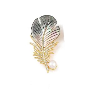 Brosa "Feather" din cristale, sidef si perla