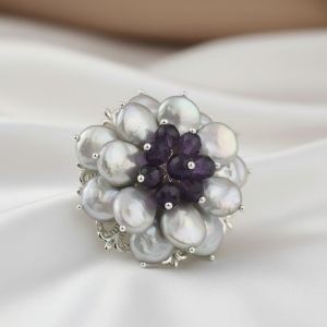Brosa floare din perle naturale Biwa argintii si ametist