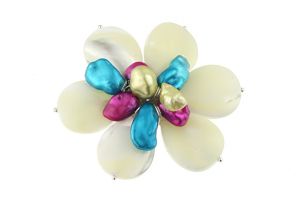 Brosa floare sidef alb si perle Biwa