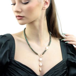 Colier asimetric din perle naturale si elemente placate cu aur 18k