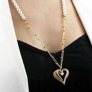 Colier "Unfolding heart" din perle de Mallorca si elemente placate cu aur