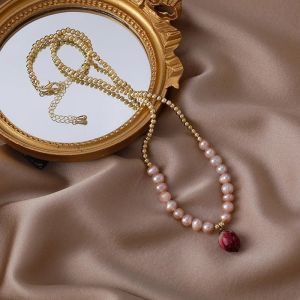 Colier "Peonia" din perle 