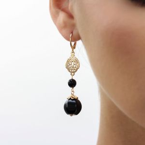 Cercei lungi din onix, agat si elemente placate cu aur 18k