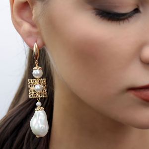 Cercei lungi din perle de Mallorca si elemente placate cu aur 18k