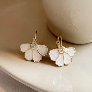 Cercei "Daisy" placati cu aur