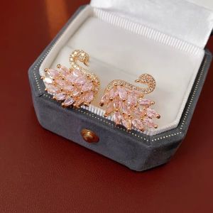 Cercei "Pink Swan" din cristale, placati cu aur