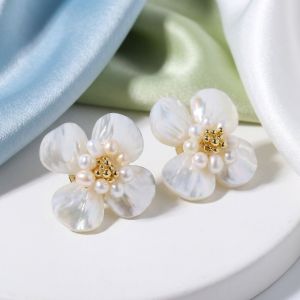 Cercei "Pristine Flower " din perle naturale si sidef