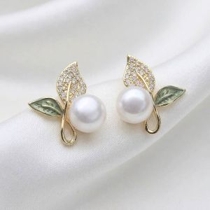 Cercei "Snowlight" din alama placata cu aur si perle