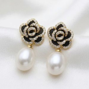 Cercei "White Peony" placati cu aur