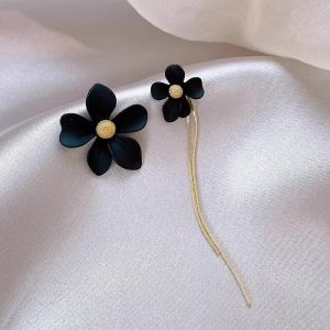 Cercei "Black Daisies" placati cu aur