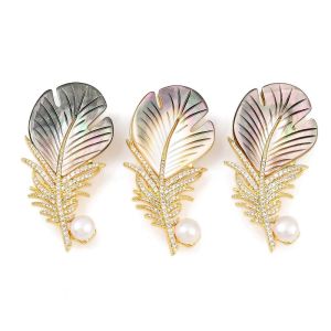 Brosa "Feather" din cristale, sidef si perla