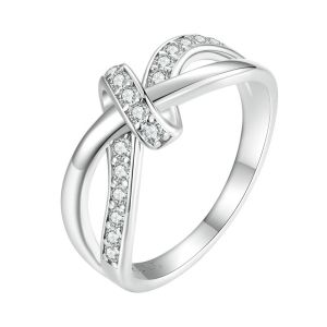 Inel "Twist" din argint si Moissanite