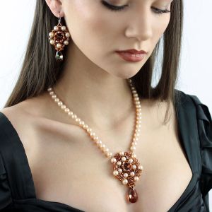 Set exclusivist din perle naturale si cristale Swarovski