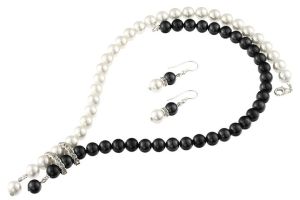 Set perle de Mallorca alb-negru