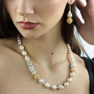 Set exclusivist din perle naturale, elemente alama si argint placat cu aur 18k