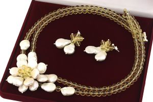 Set exclusivist cu flori din perle naturale Biwa si citrin