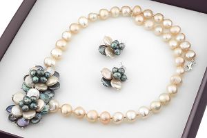 Set exclusivist din perle naturale Biwa