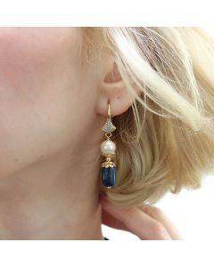 Cercei "Confidence" din perle de Mallorca si lapis lazuli