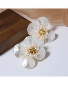 Cercei "Pristine Flower " din perle naturale si sidef
