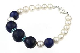 Bratara perle de cultura albe si lapis lazuli 