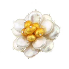 Brosa floare din perle naturale albe si galbene